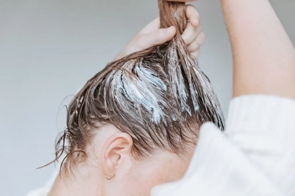 Các Sản Phẩm "Must-Have" Cho Tóc Hư Tổn