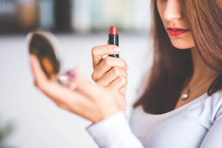 Cách Đánh Son Môi Đẹp Tự Nhiên