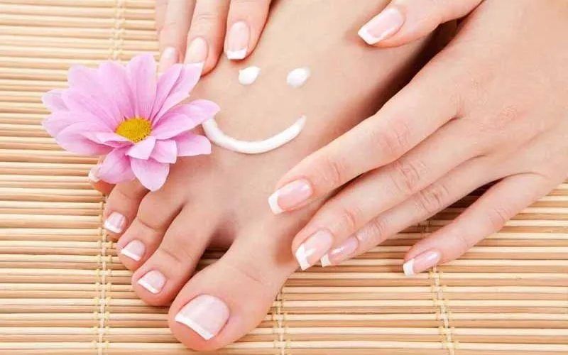 Dưỡng Ẩm và Nuôi Dưỡng Móng Chuyên Sâu